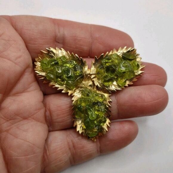 Vintage Gold Tone Green Stone Chip Leaf Brooch Pin, 2 1/4" - Picture 1 of 3